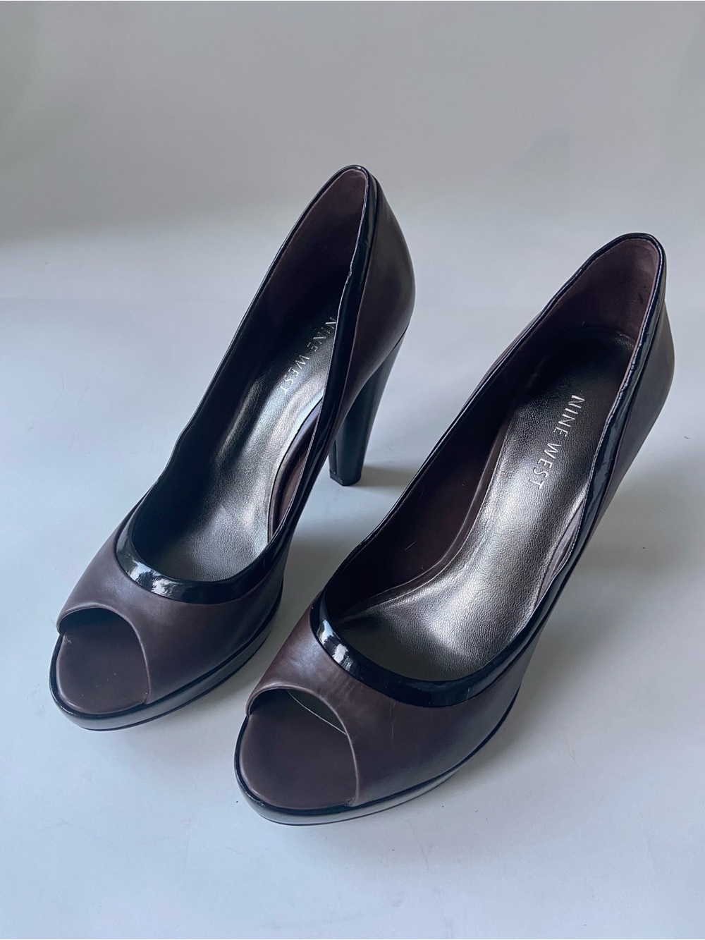 NWT Nine West leather Brownish Peep-Toe High platform Heels with Black Trim